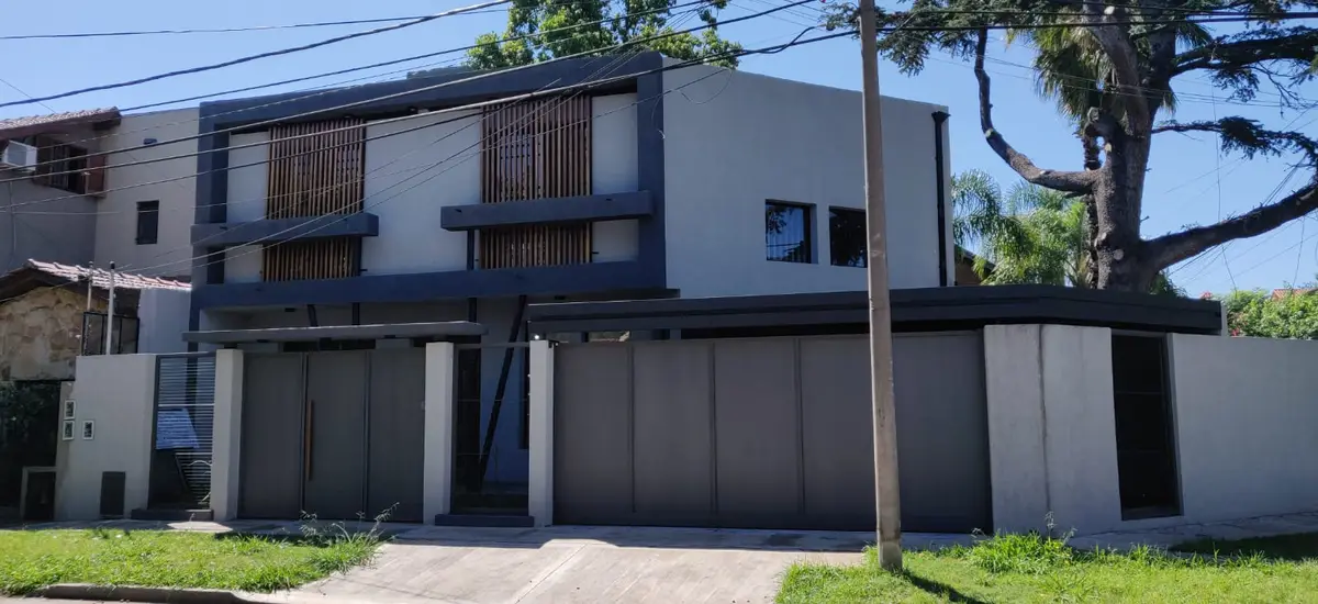 Hermosa casa en dos plantas – Casa en venta en Hurlingham
