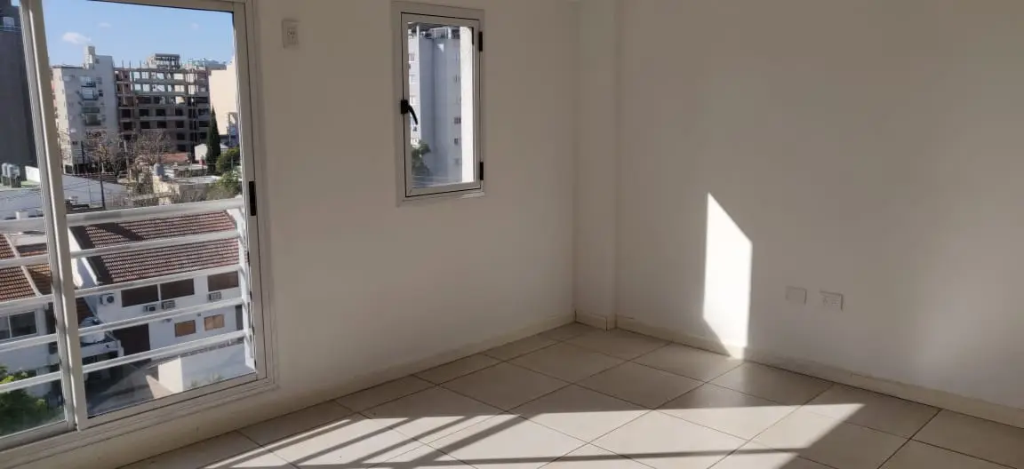 Monoambiente en 5to piso – Departamento en alquiler en Morón
