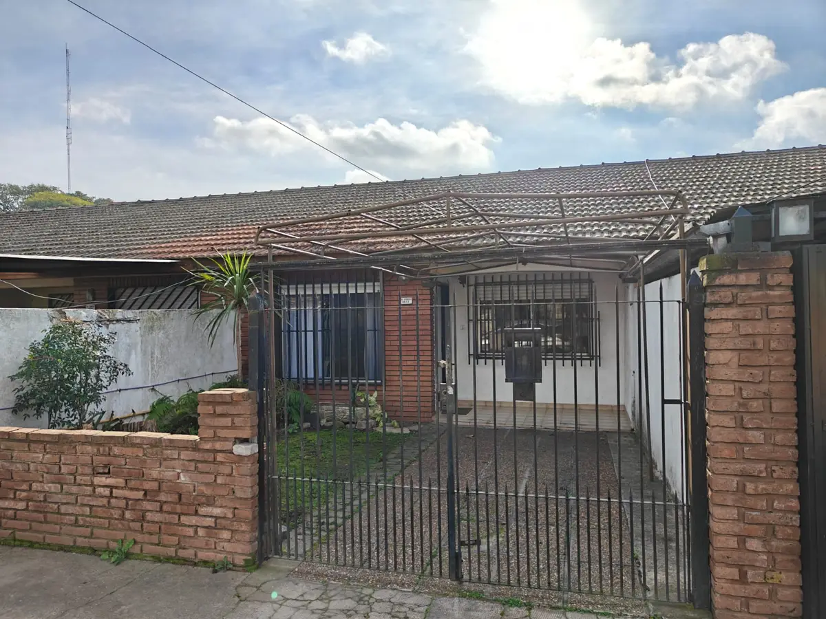 Chalet en barrio cerrado Los Troncos – Casa en venta en Barrio Los Troncos