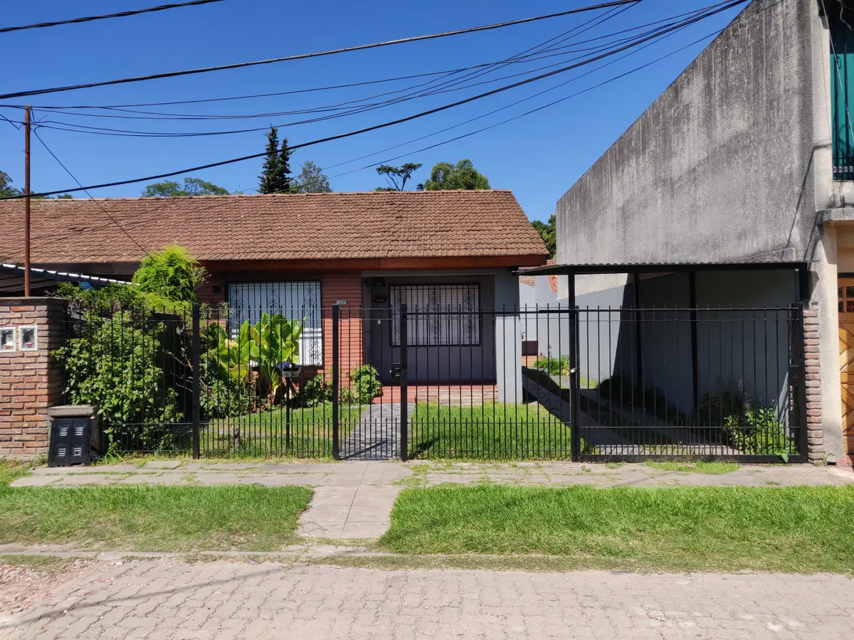 Chalet en Barrio Privado – Casa en venta en Barrio Los Troncos