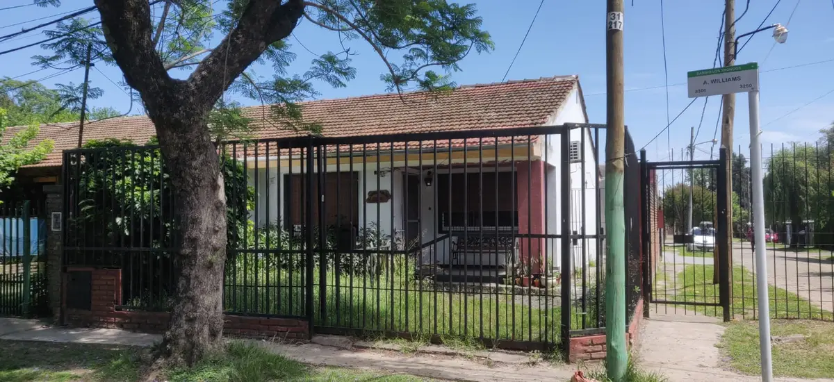 Chalet en Barrio Los Troncos – Casa en venta en Barrio Los Troncos