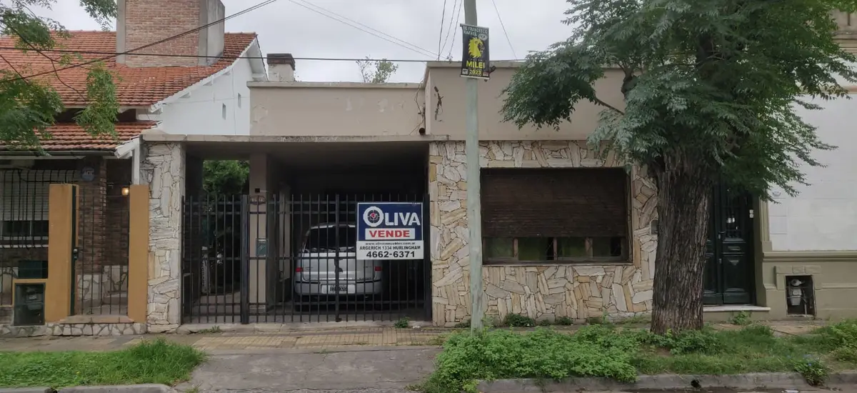 Casa americana con depto al fondo – Casa en venta en Hurlingham