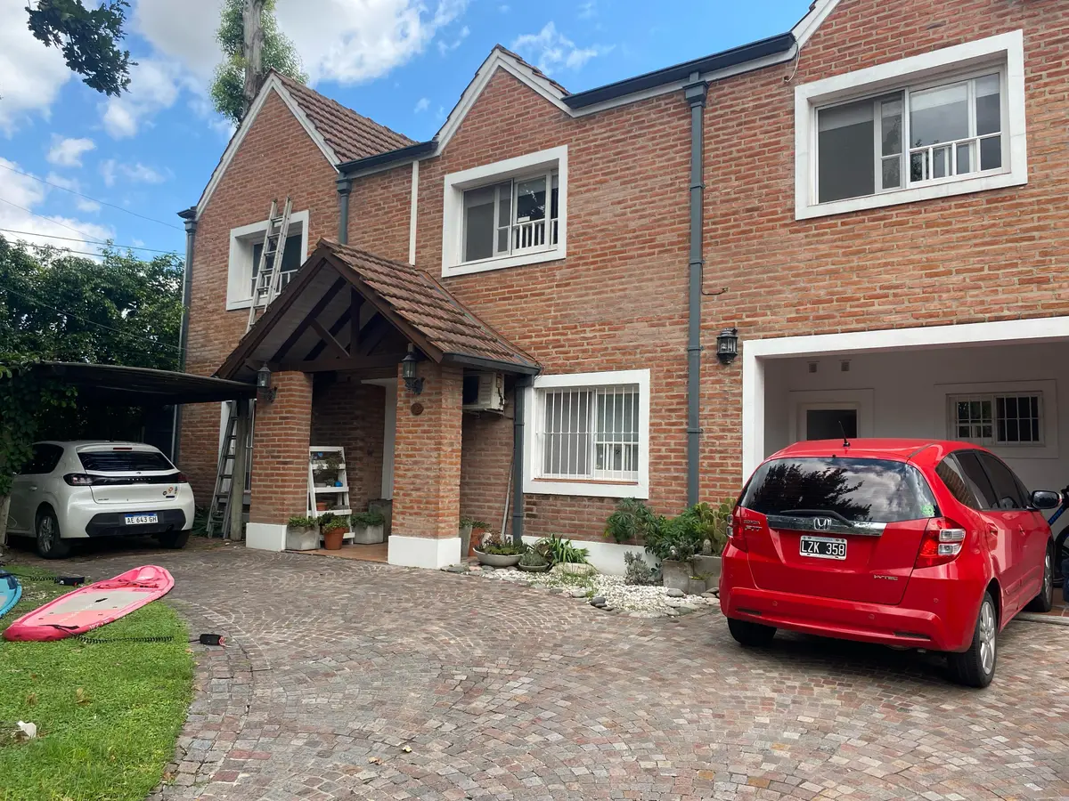 Impecable chalet en dos plantas en Barrio Cerrado – Casa en venta en Hurlingham