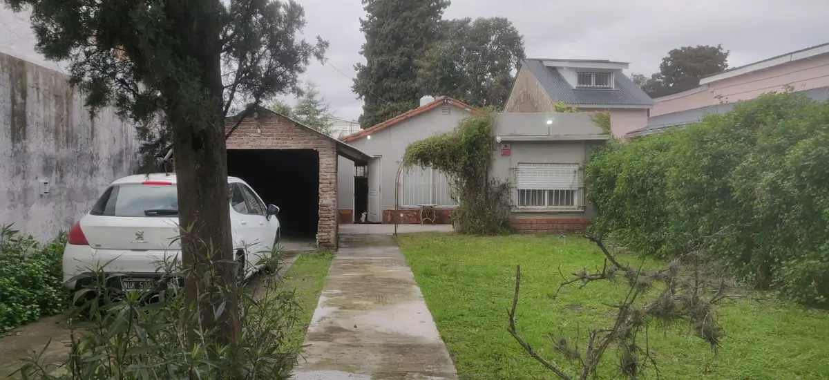 Chalet sobre amplio lote – Casa en venta en Hurlingham