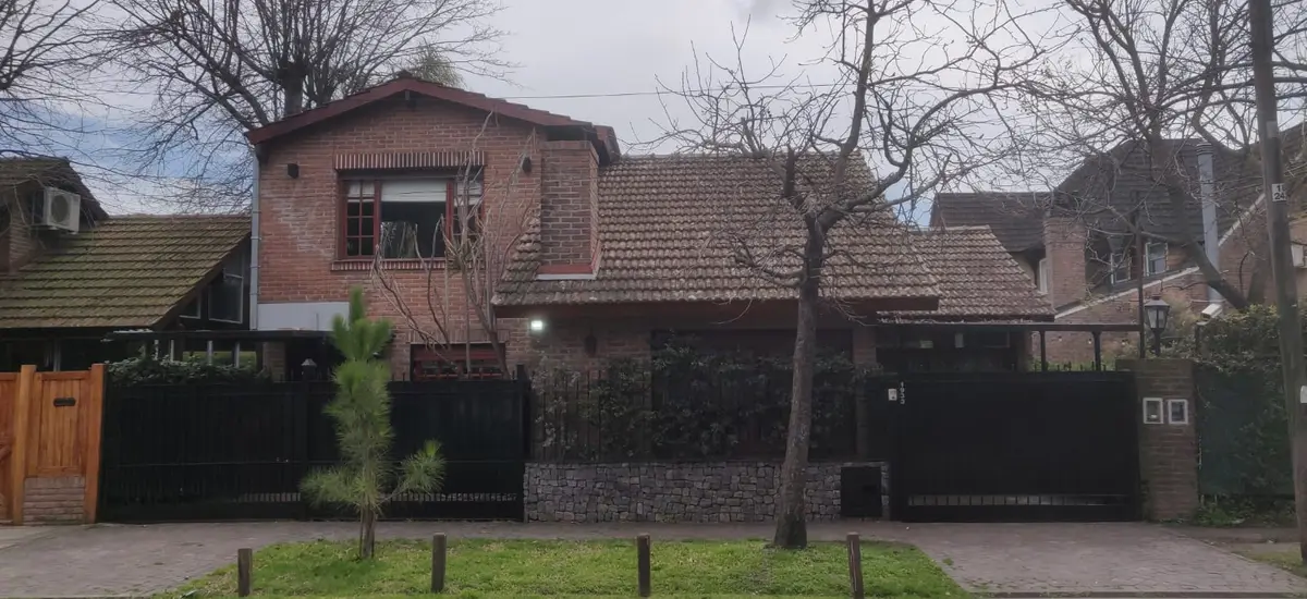 Chalet en dos plantas – Casa en venta en Hurlingham