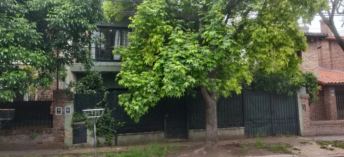 Casa en dos plantas en Parque Johnston – Casa en venta en Parque Johnston