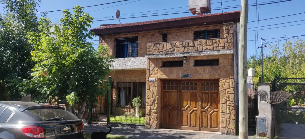Chalet en dos plantas – Casa en venta en Hurlingham