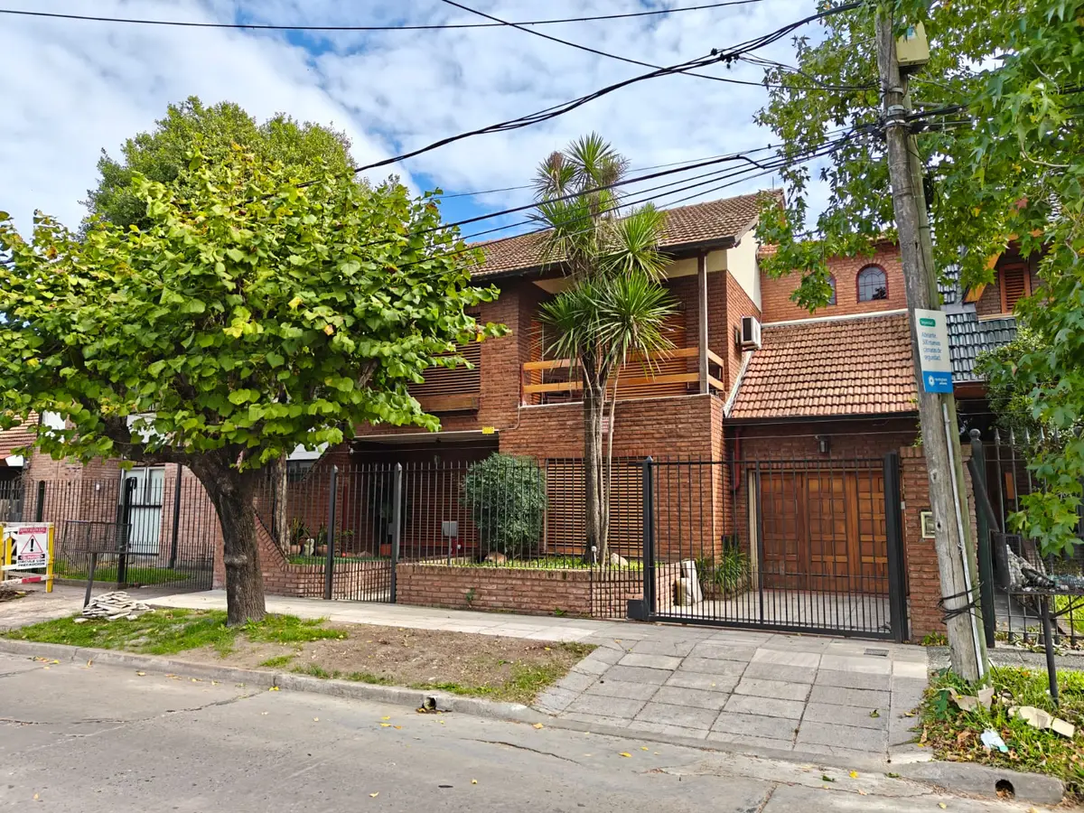 Chalet en dos plantas en zona residencial – Casa en venta en Hurlingham