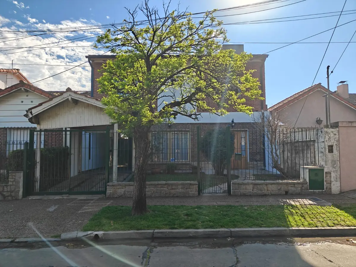 Casa en dos plantas en Parque Johnston – Casa en venta en Parque Johnston