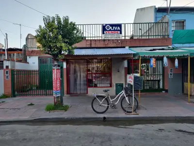 Casa con dos locales al frente – Casa en venta en Hurlingham