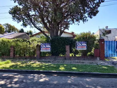 Chalet de cuatro ambientes con piscina – Casa en venta en Hurlingham