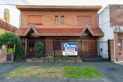 Chalet en dos plantas – Casa en venta en Hurlingham