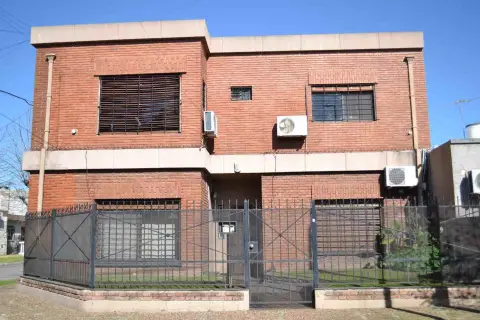 Casa en dos plantas – Casa en venta en Hurlingham