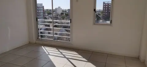 Monoambiente en 5to piso, Morón: foto 1 de la galería