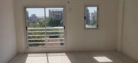 Monoambiente en 5to piso, Morón: foto 2 de la galería