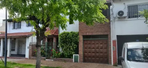 Chalet en dos plantas, Hurlingham: foto 1 de la galería