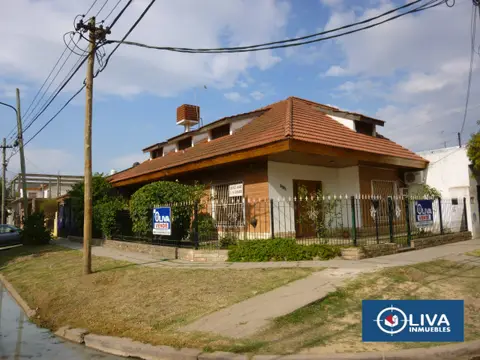 Chalet en esquina – Casa en venta en Hurlingham