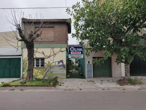 Casa en dos plantas a 100mts de Av. Roca – Casa en venta en Hurlingham