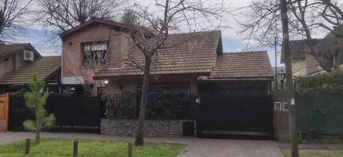 Chalet en dos plantas, Hurlingham: foto 1 de la galería