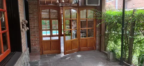 Chalet en dos plantas, Hurlingham: foto 2 de la galería