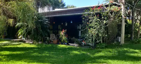 Hermoso Chalet sobre amplio lote – Casa en venta en Ituzaingó