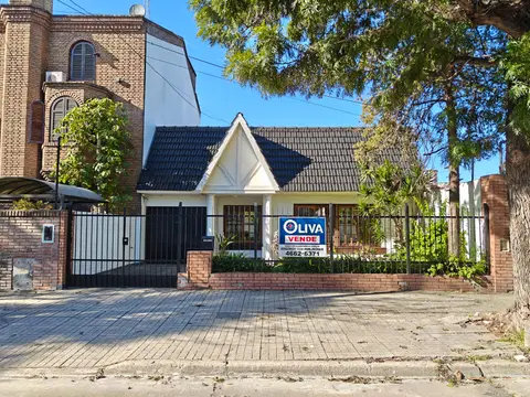 Hermosa casa a mts de estación – Casa en venta en Villa Club