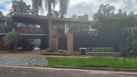 Chalet en dos plantas – Casa en venta en Hurlingham
