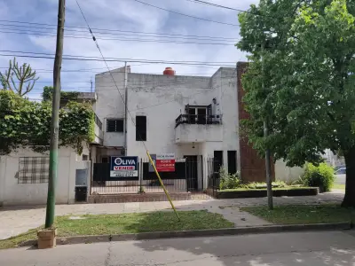 Casa en dos plantas. 2 viviendas – Casa en venta en Hurlingham