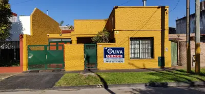 Excelente casa a 100mts de estación – Casa en venta en Hurlingham