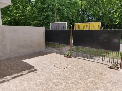 Casa en dos plantas. 2 viviendas, Hurlingham: foto 3 de la galería