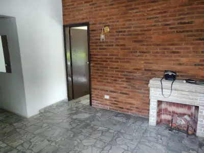 Casa en dos plantas. 2 viviendas, Hurlingham: foto 4 de la galería