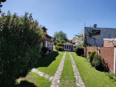 Chalet de cuatro ambientes con piscina, Hurlingham: foto 4 de la galería