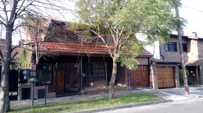 Chalet en dos plantas en excelente zona, Hurlingham: foto 2 de la galería